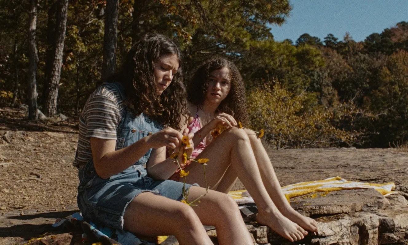 Mouse' Review: An Affecting 2000s-era Coming-of-Age Drama